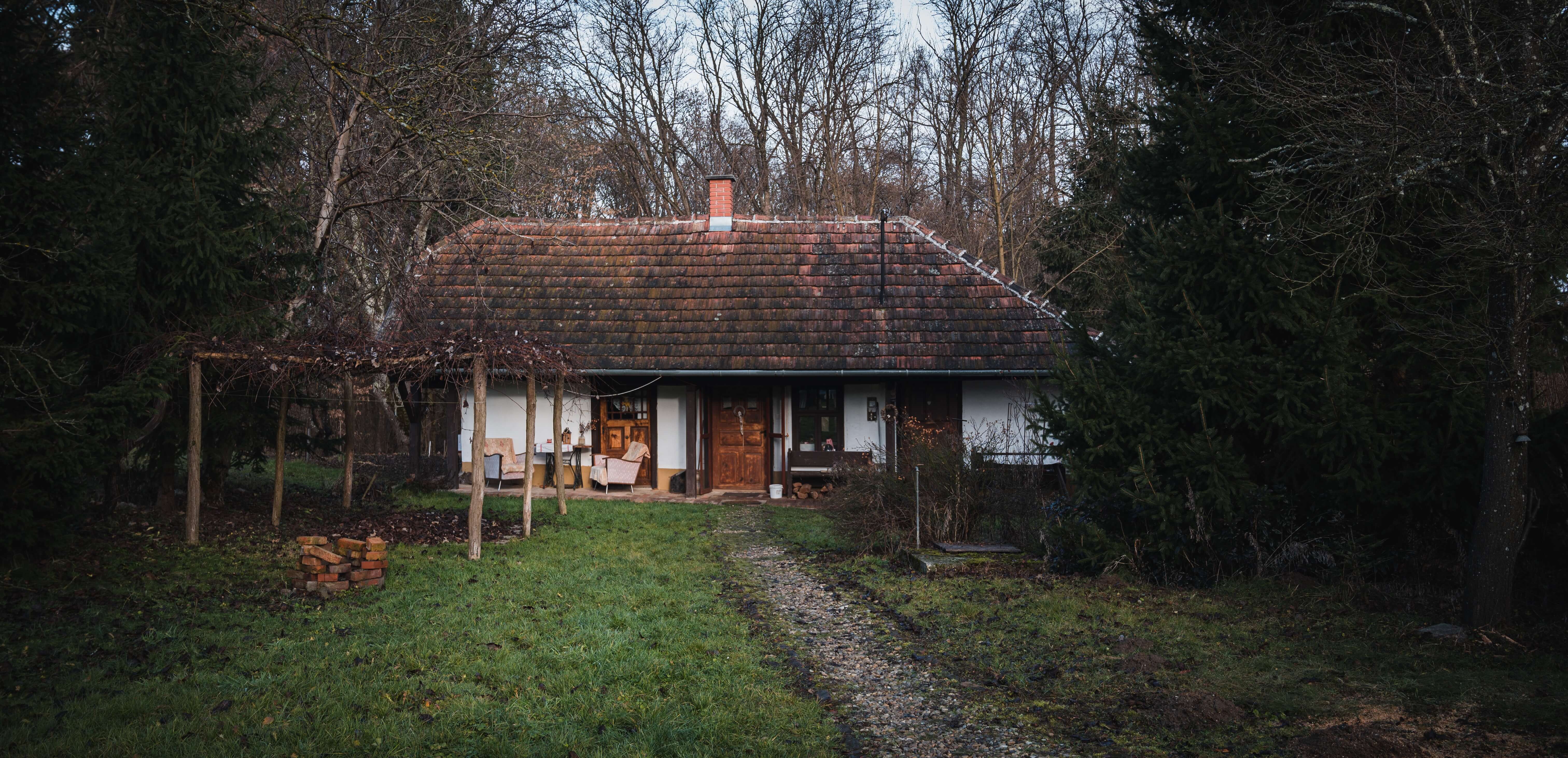 Forest home санкт. Охотничий домик Хрущева в Крыму. Хрущевские дачи Крым. Дача охотника. Пильховице.